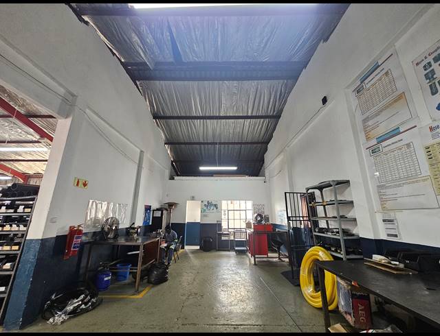 1,046M² WAREHOUSE FOR SALE IN ACTIVIA PARK
